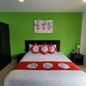 Zimmer mit Kingsize-Bett
